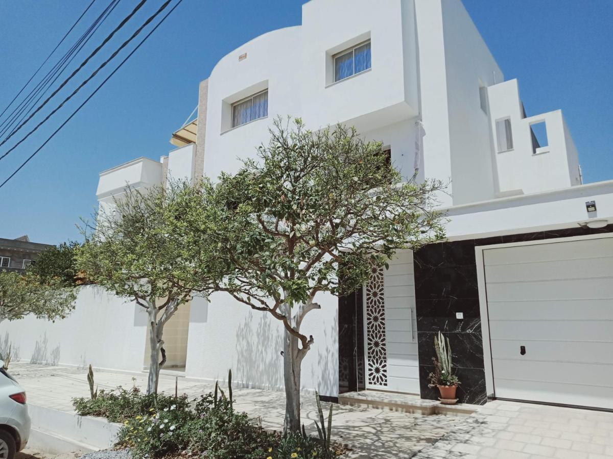 Appartements De Luxe Pres De La Mer เนเบิล ภายนอก รูปภาพ